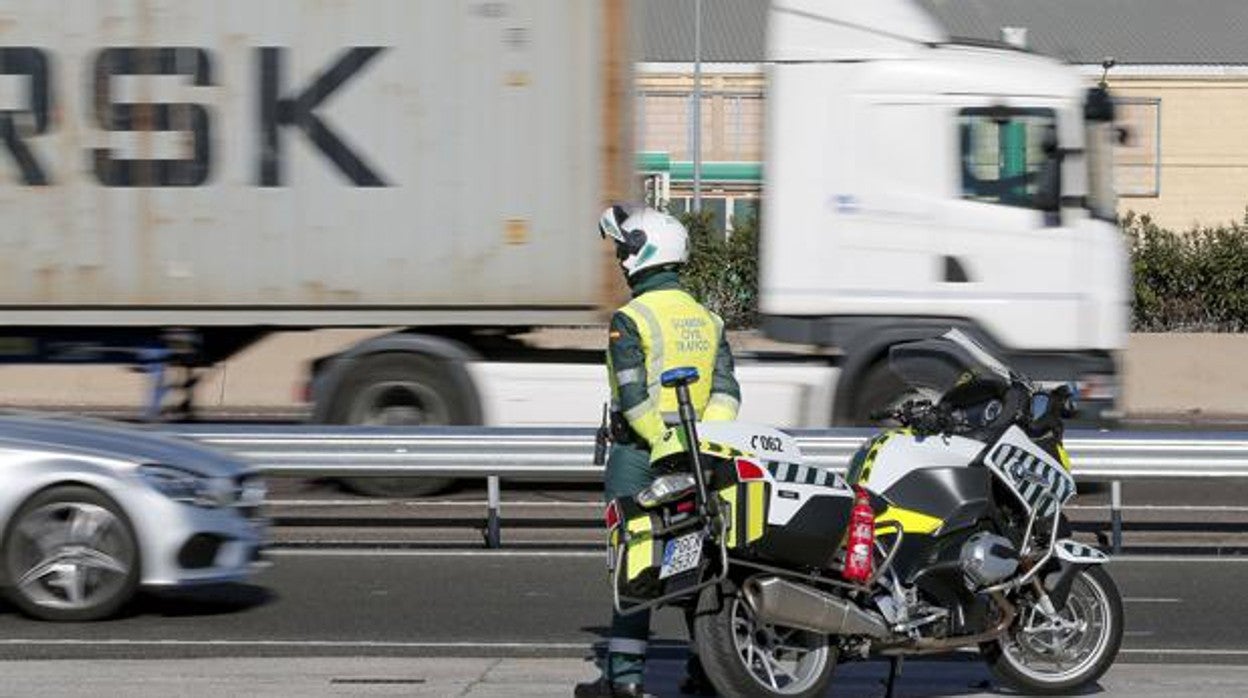 Imagen de archivo de un agente de la Guardia Civil de Tráfico