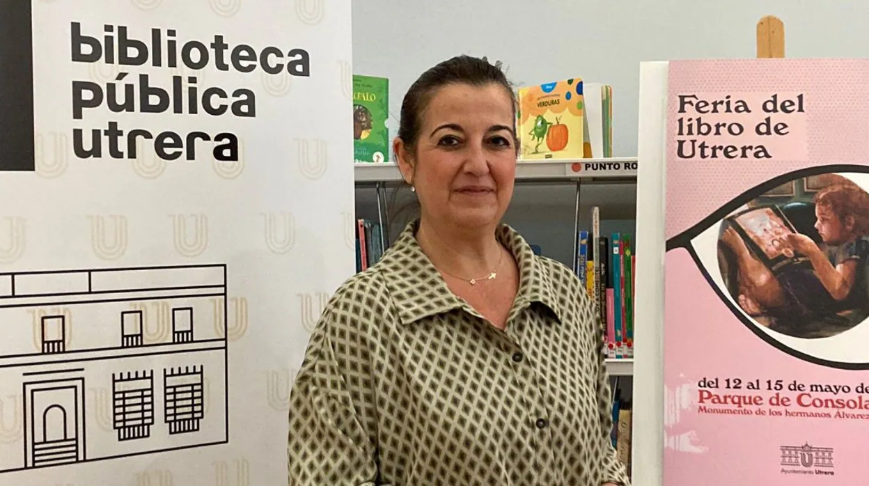 La delegada de Cultura del Ayuntamiento de Utrera, Carmen Cabra, en la presentación de la Feria del Libro 2022