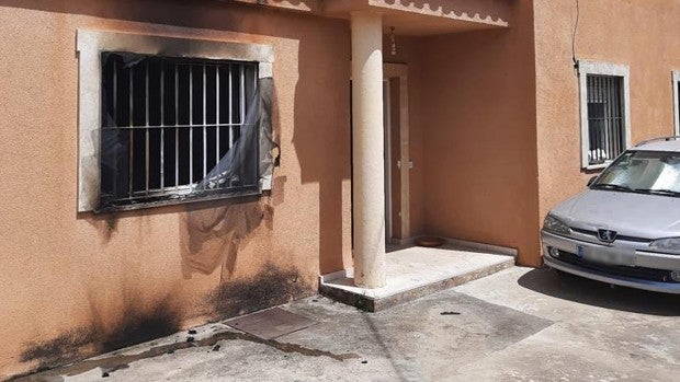 Rescatada en buen estado una mujer de 89 años tras declararse un incendio en su vivienda en Gines