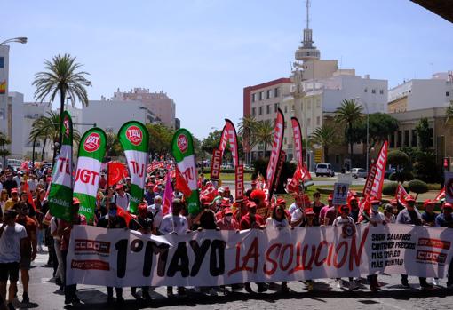 Santiago Abascal y Macarena Olona encabezan la manifestación de VOX en Cádiz