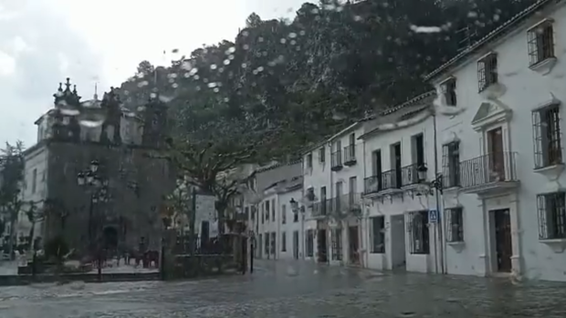 El granizo llega con intensidad a Grazalema