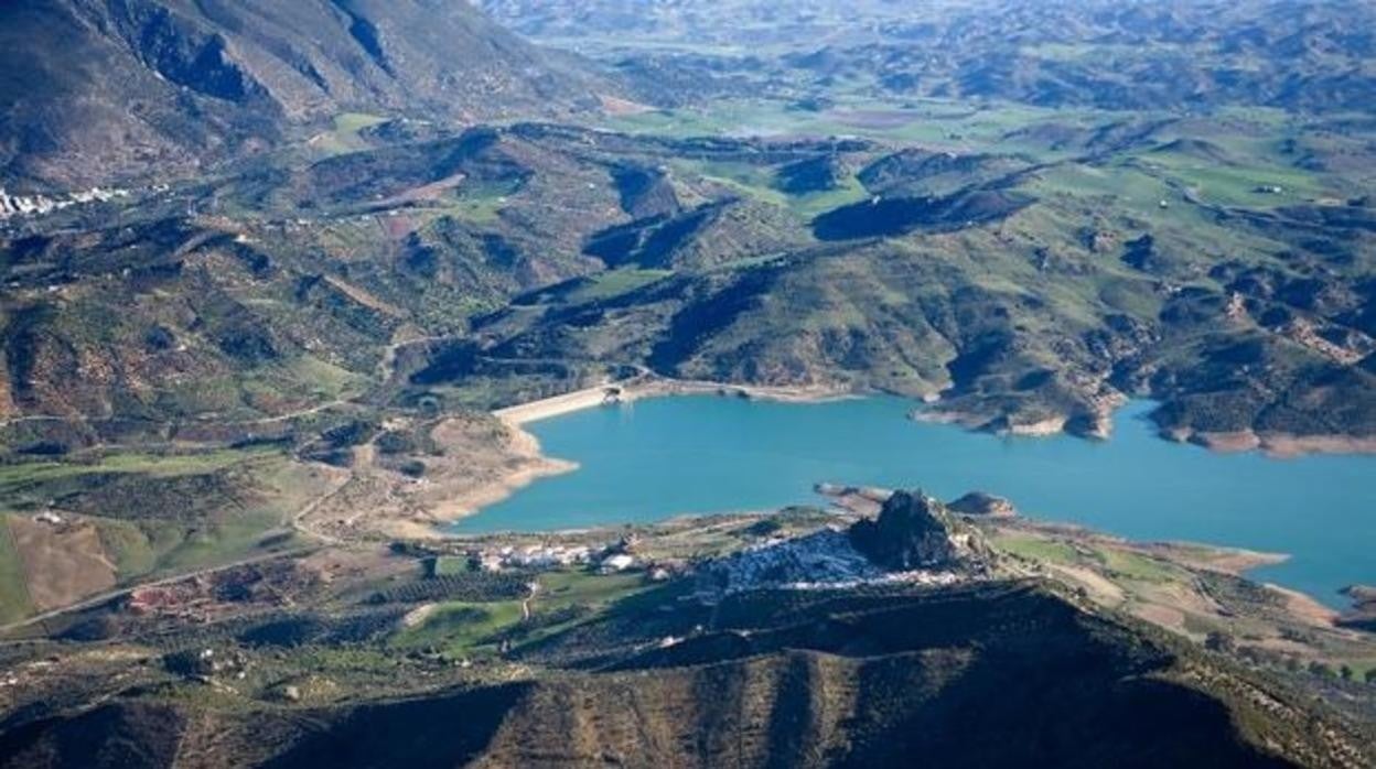 Vista panorámica de Zahara, municipio turístico andaluz