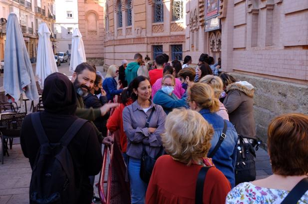 El Carnaval de junio deja las primeras colas en el Gran Teatro Falla
