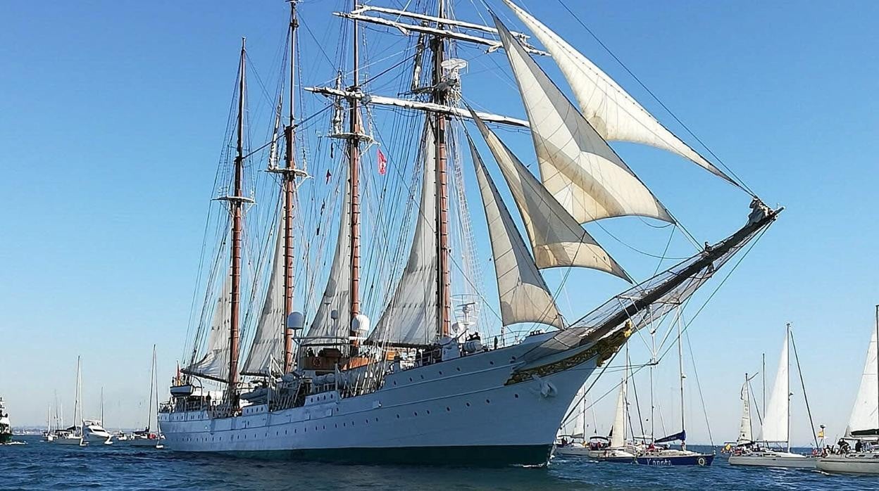 El Elcano se encuentra realizando su 94º crucero de instrucción.