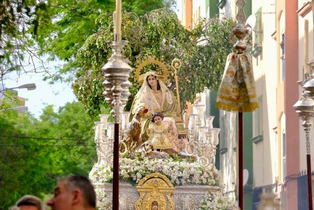 Vídeo: La Pastora de Trille vuelve a las calles de su barrio