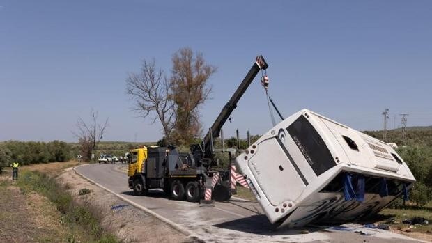 Los políticos andaluces lamentan la muerte de dos personas en el accidente del autobús en Pedrera