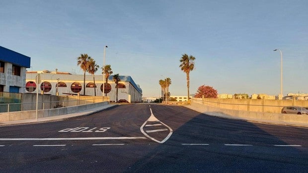 Zona Franca finaliza la obra del nuevo acceso a la antigua Altadis por Elcano