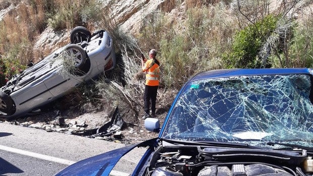 Accidente de tráfico por colisión múltiple en Villamartín