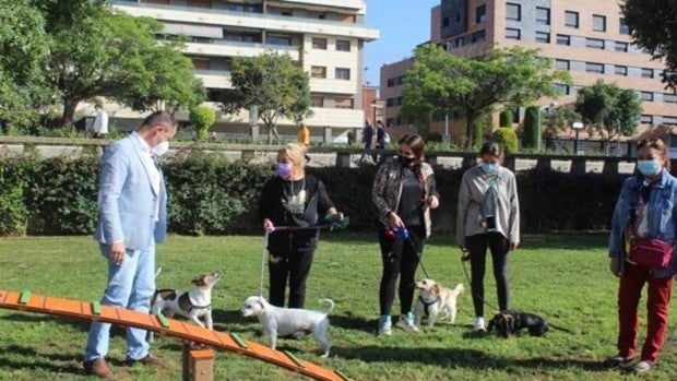 Dos Hermanas construirá en Entrenúcleos un parque canino con una inversión de un millón de euros