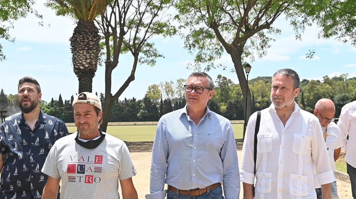 Gavira (Vox) recorre San Roque y La Línea para informar a los vecinos de las medidas para la comarca