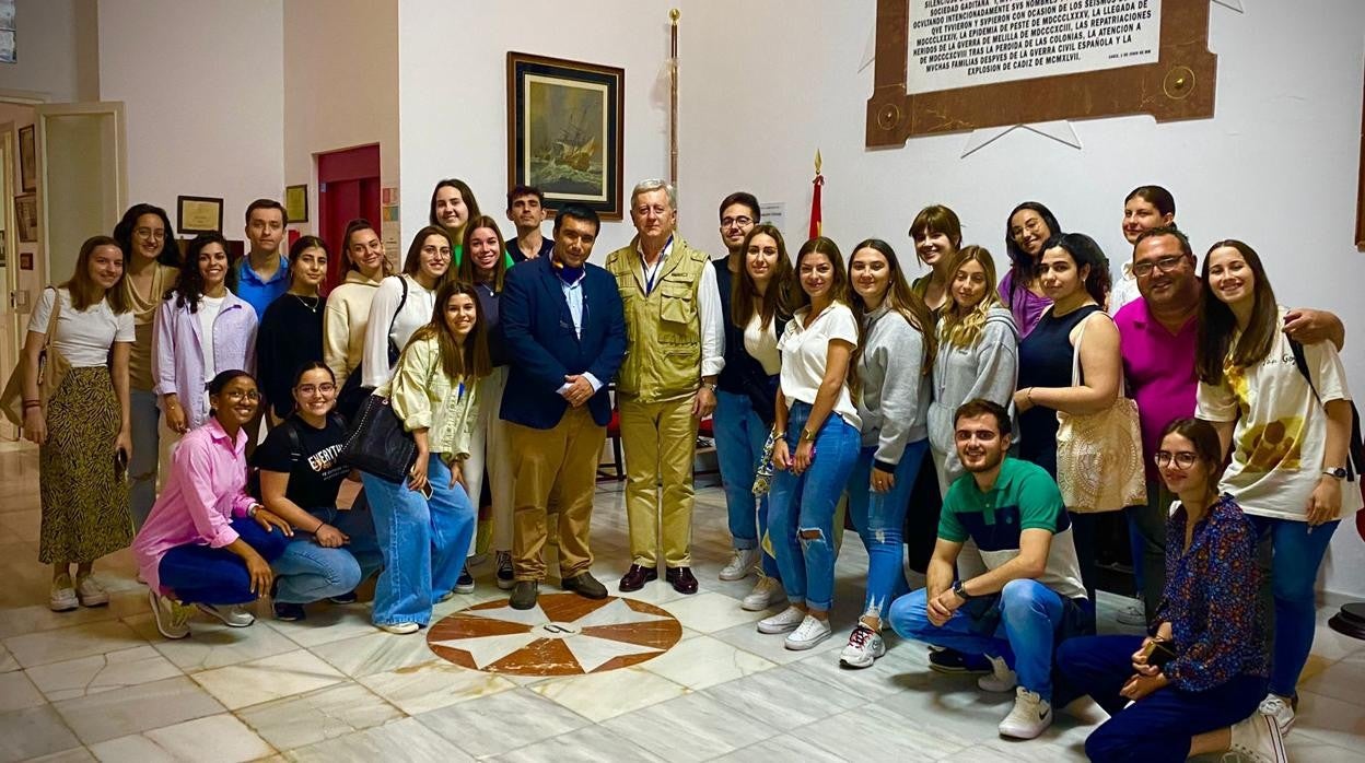 Visita de los alumnos de &#039;Salus Infirmorum&#039; a los Caballeros Hospitalarios en Cádiz