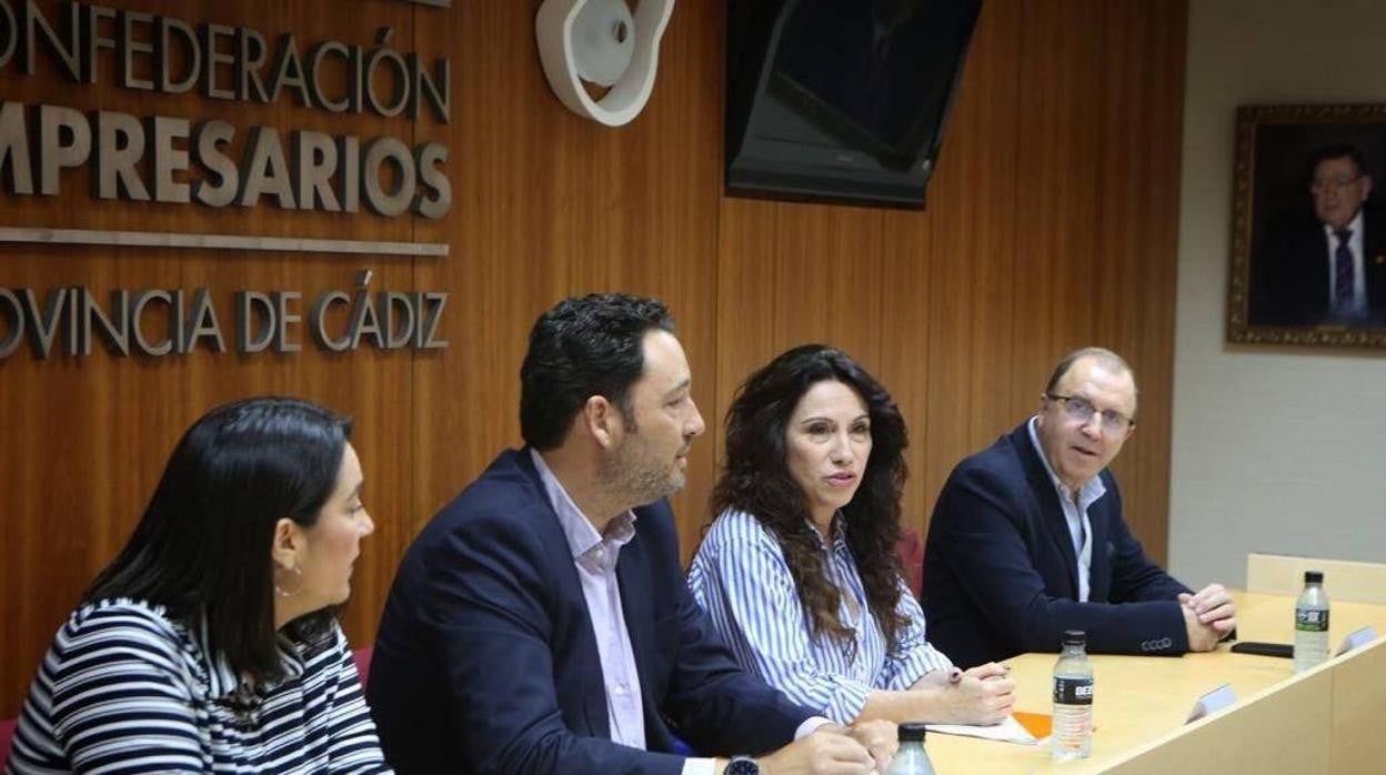 La candidata de Ciudadanos Rocío Ruiz ha participado en una mesa sectorial con el tejido empresarial