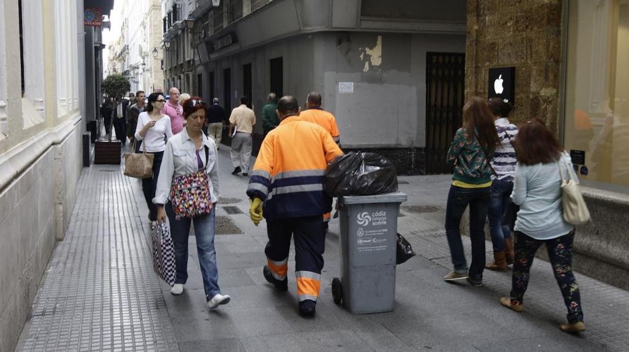 Acciona finalmente ha renunciado al contrato de limpieza de Cádiz.