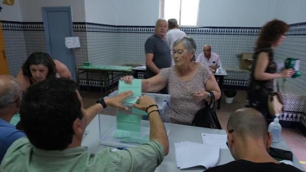 Los únicos cuatro colegios electorales pendientes de constituir a las 9.30 horas, en Cádiz