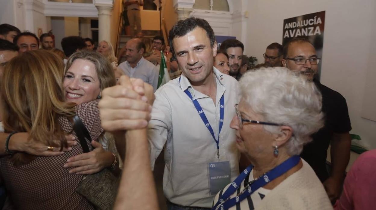 Bruno García celebra el resultado cosechado en la noche electoral. - Antonio Vázquez