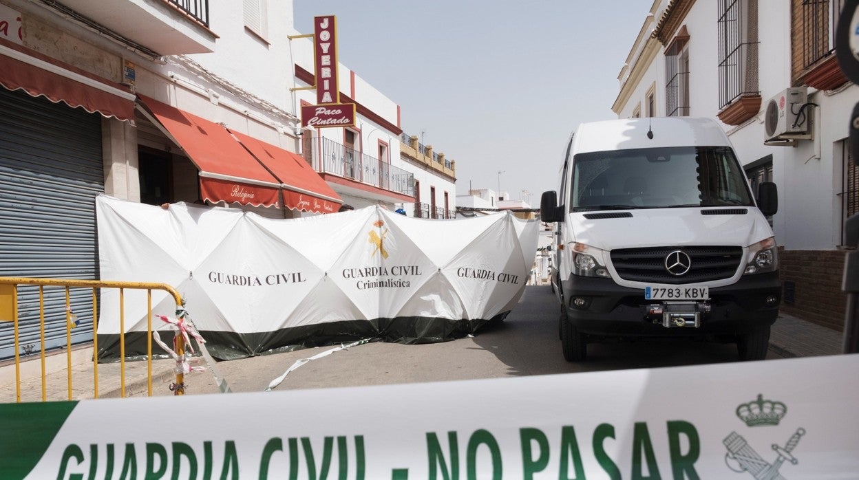 La Guardia Civil acordonó la zona del crimen tras el hallazgo del cadáver