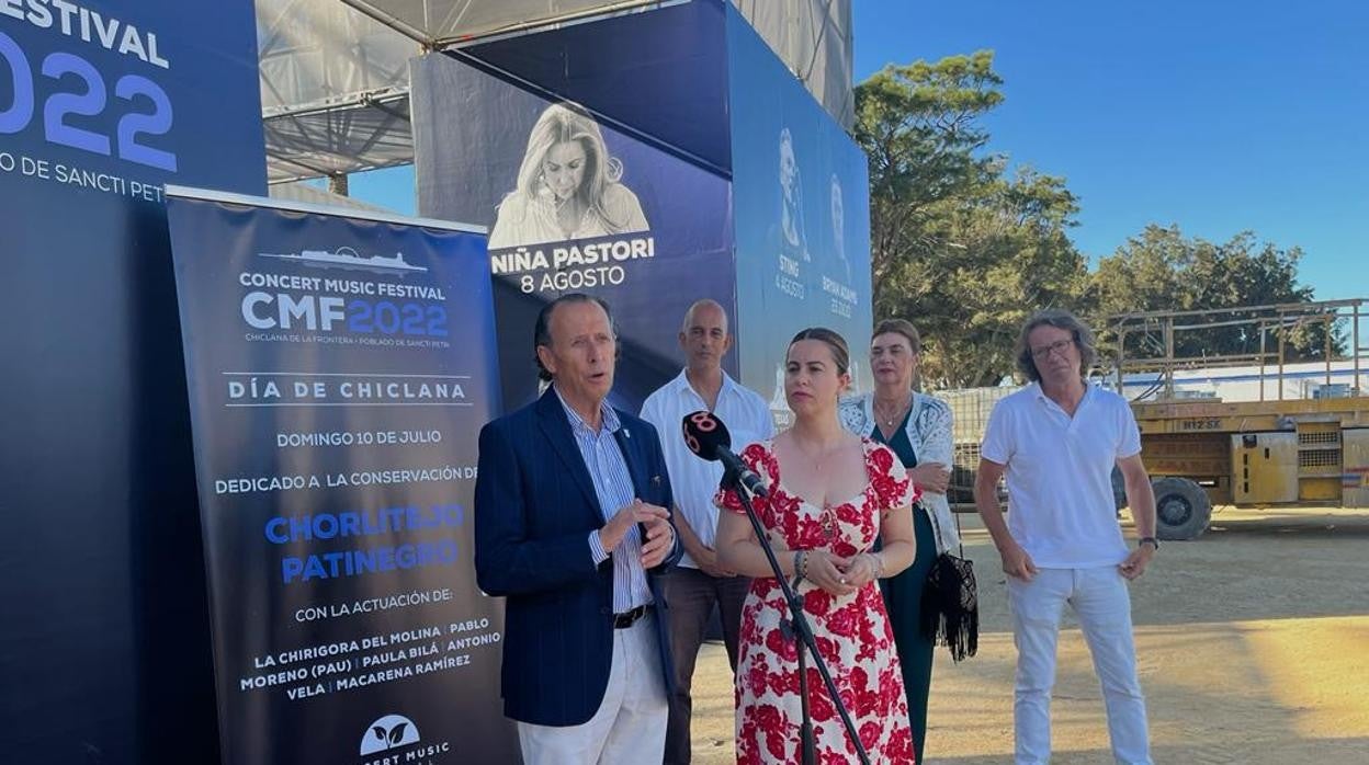 Rafael Román y Deborah Casillas en un momento de la presentación