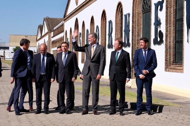 El Rey Felipe VI ya está en El Puerto y visita las bodegas de Osborne