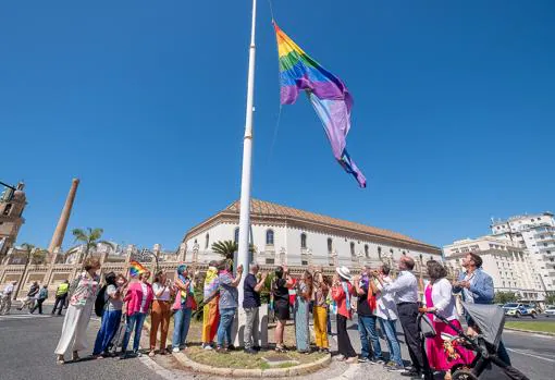 Día del Orgullo: Manolita Chen y Joaquín Gómez reivindican en Cádiz el amor y la libertad