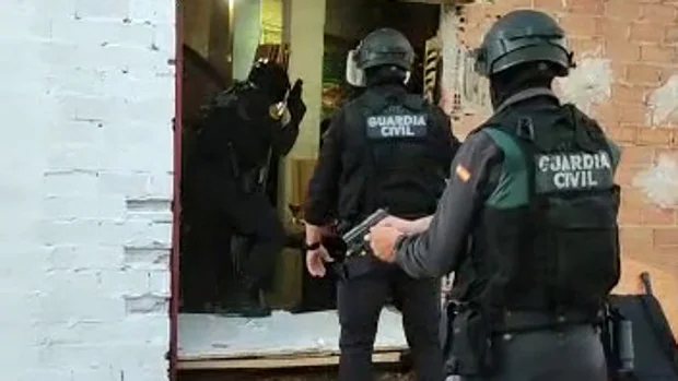 La Guardia Civil detiene a los autores del atraco a una oficina de Correos en Bormujos tras robar 11.000 euros
