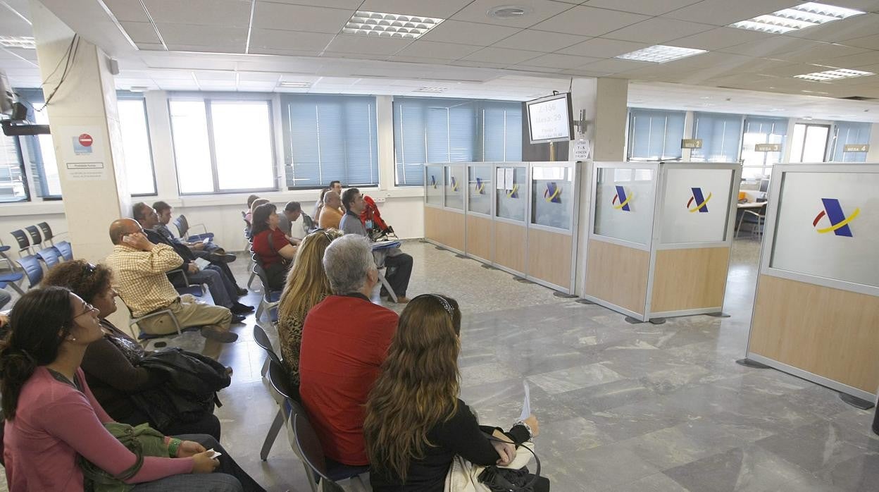 Cita previa en la oficina de la Agencia Tributaria de Cádiz