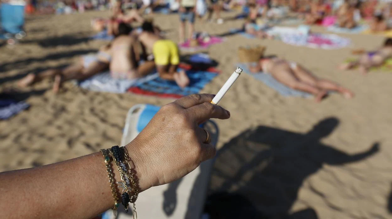 En 24 playas de la provincia no se puede fumar.