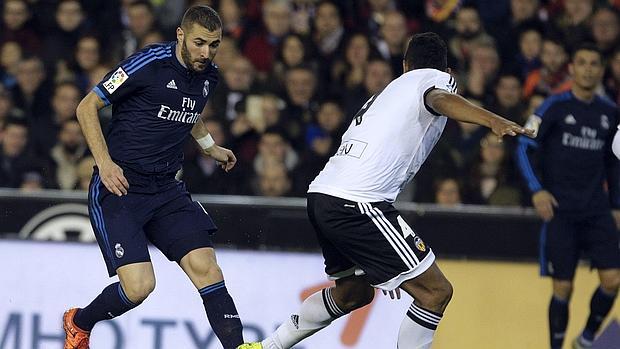 El cachondeo de la afición del Valencia con Benzema: gritos de «¡Valbuena, Valbuena!»