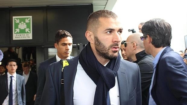 Retiran parcialmente el control judicial sobre Benzema