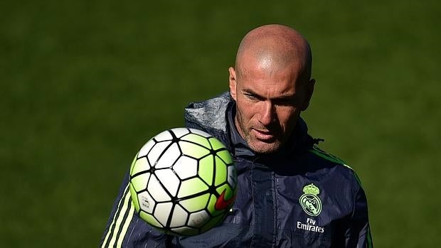 Zidane: «A James no le salen las cosas, pero esto no es un problema de James, sino de todos»