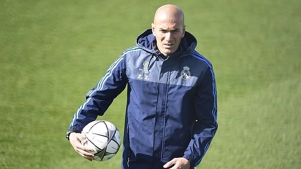 Zidane: «No entiendo al hincha que quiere vender a Cristiano»