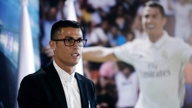 Puskas jugó hasta los 39, Cristiano