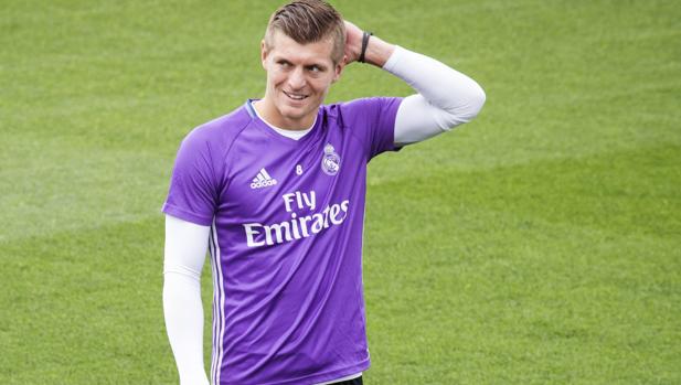 Kroos deja al Madrid sin medio centro en el derbi