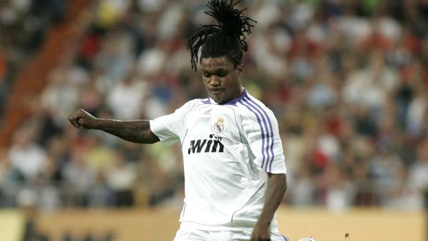 Royston Drenthe se retira y se convierte en 'Roya2faces'