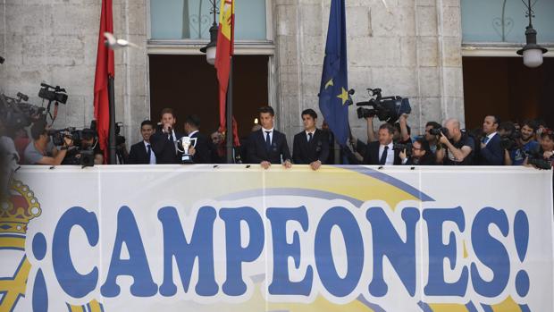 Lleno en la puerta del Sol: «¡Que bote Sergio Ramos!»