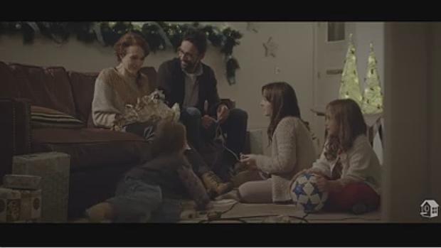 El vídeo es la peculiar felicitación de la plataforma de viviendas para alquiler vacacional «Homeaway», para las próximas navidades