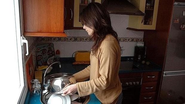 Una mujer italiana se enfrenta a seis años de cárcel  por no realizar suficientes tareas domésticas en su casa