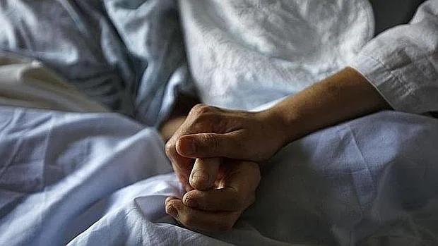 Una enfermera de cuidados paliativos revela de qué se arrepienten más los enfermos antes de morir
