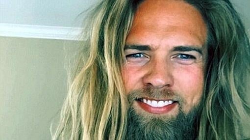 El «vikingo» soldado, cachas y modelo al que miles de mujeres persiguen