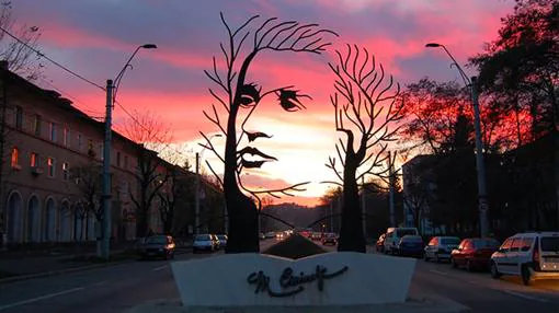 Monumento dedicado a Mihai Eminescu