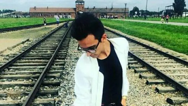 Rubén Domínguez, el usuario que indignado a las redes por sus poses en Auschwitz