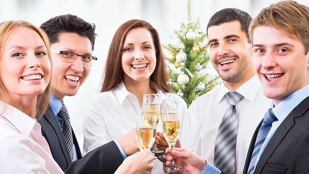 Descubre cómo sobrevivir a la cena de empresa esta Navidad