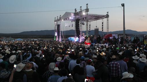 La carpa de la fiesta de Rubí