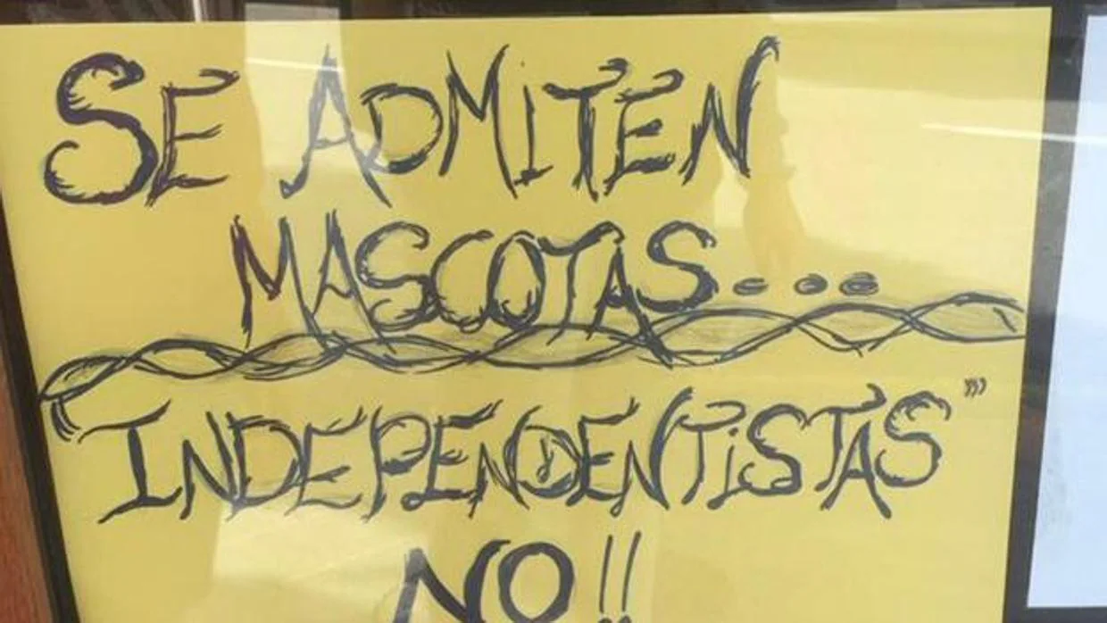 El polémico cartel de una cafetería asturiana: «Se admiten mascotas. Independentistas no»