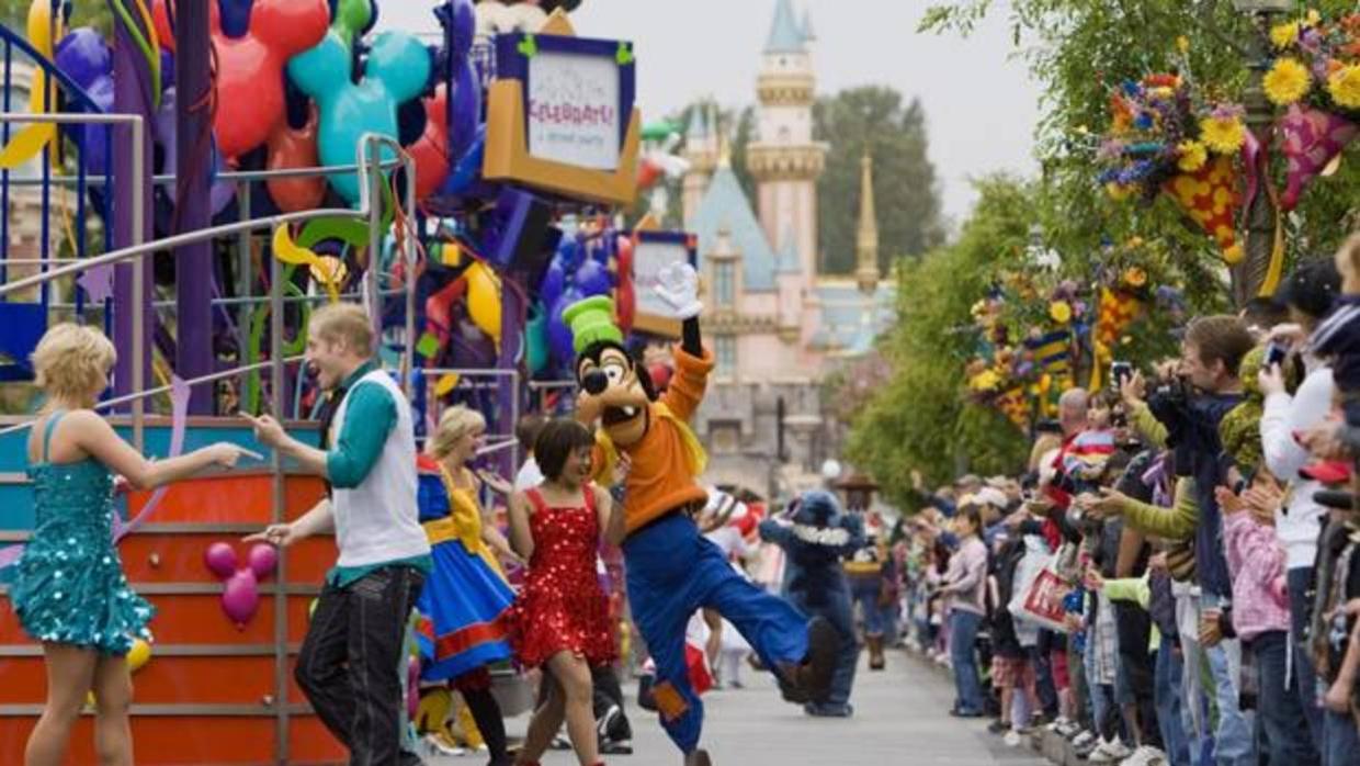 Una niña averigua la contraseña de PayPal de su padre y reserva un viaje a Disneyland