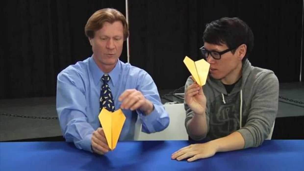 YouTube: Así se hacen los mejores aviones de papel del mundo