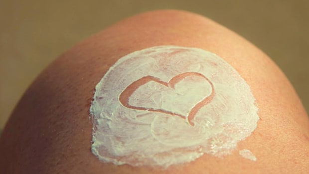 Seis cremas de protección solar que sí cuidan la piel durante el verano