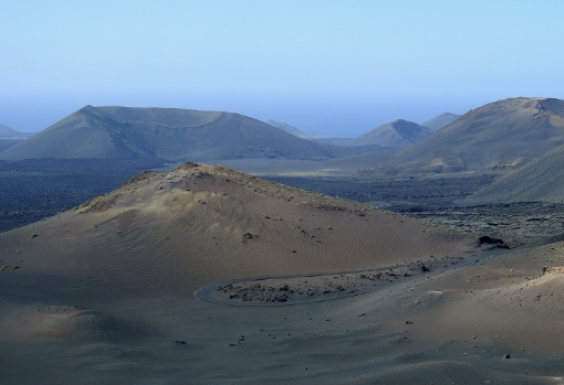 Timanfaya es el mejor ejemplo del pasado volcánico de la isla con paisajes increíbles