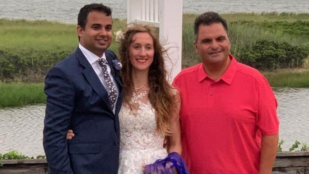 Un alcalde de Estados Unidos salva la boda de una pareja a la que un cura dejó plantada sin previo aviso