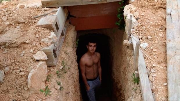 El chico que se enfadó con su madre, se puso a cavar y ahora tiene una cueva con electricidad, calefacción y wifi
