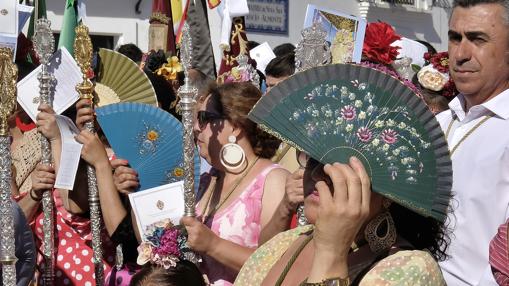 Aunque han bajado las temperaturas, los romeros han tenido que soportar aún un intenso calor